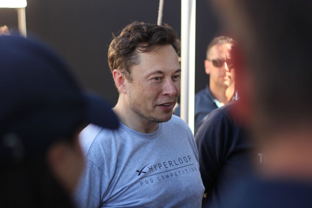 Elon Musk beim Hyperloop-Wettbewerb von SpaceX im Jahr 2019